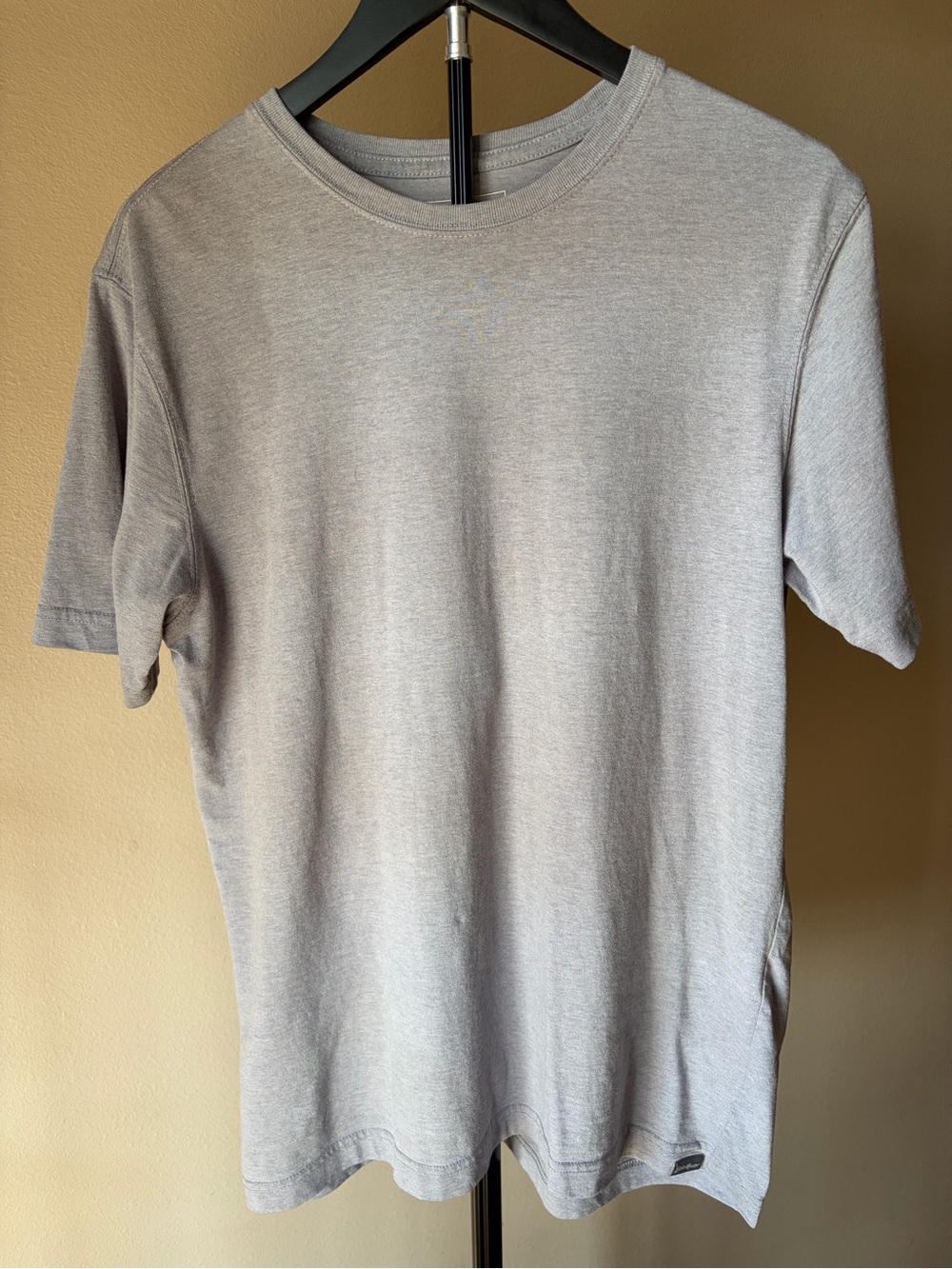 Eddie Bauer Short-Sleeve Crew Tee in Heather Light Gray
